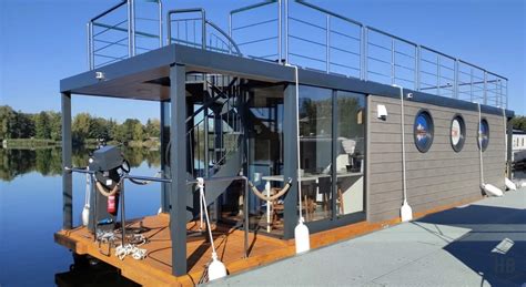HAUSBOOT BAU .